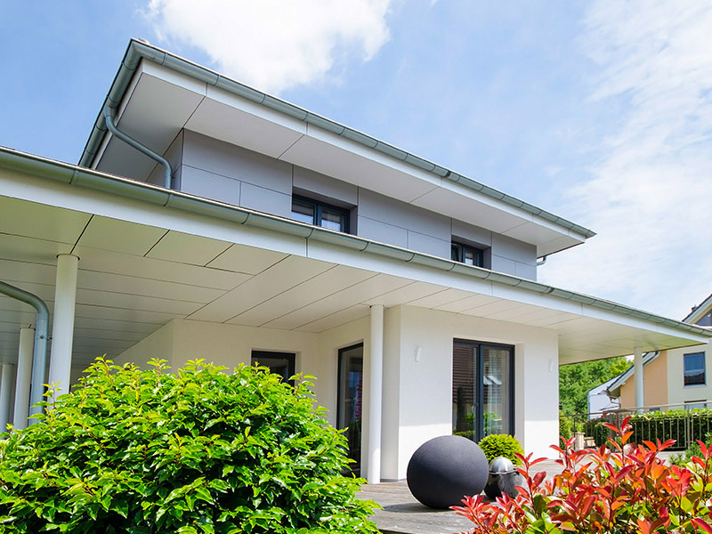 modernes Einfamilienhaus mit Terrasse